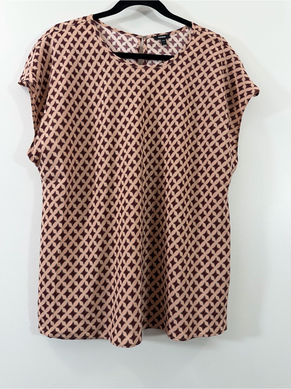 Express Satin Crew Neck Gramercy Tee Geometric Print XL NWT